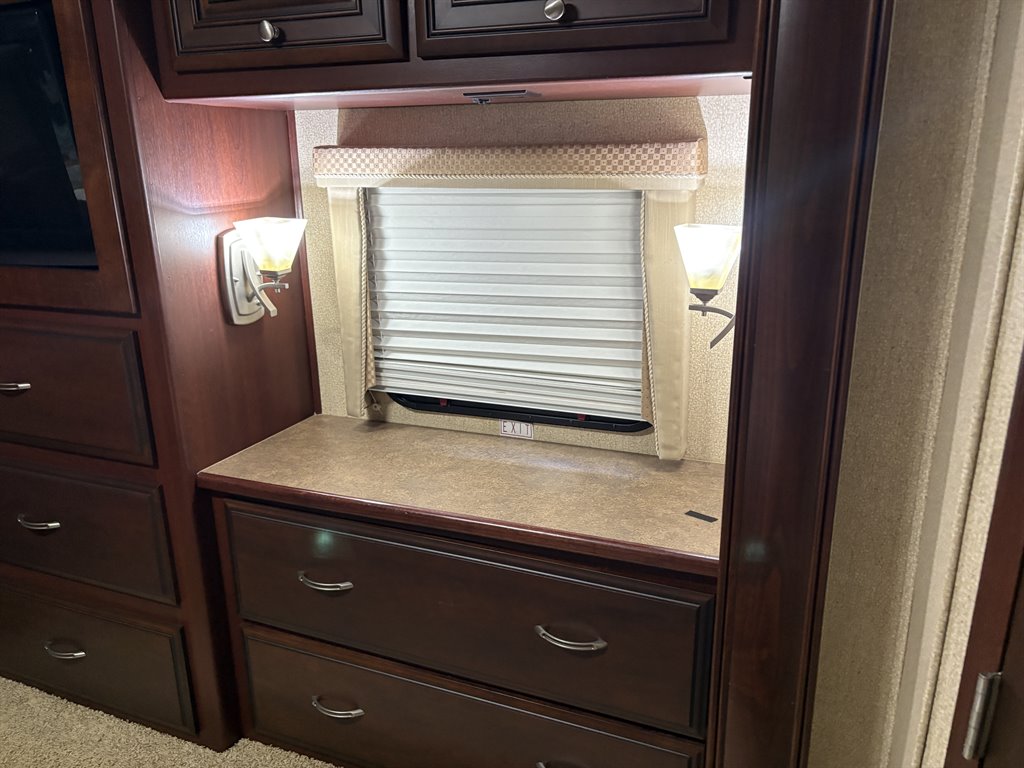 2011 Freightliner Xc Raised Rail Rear Engine Motor Home Chassis - $89,000
